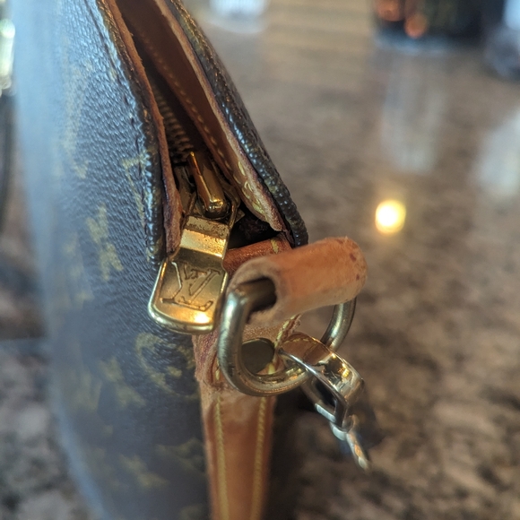 Louis Vuitton Drouot Bag - Picture 4 of 5